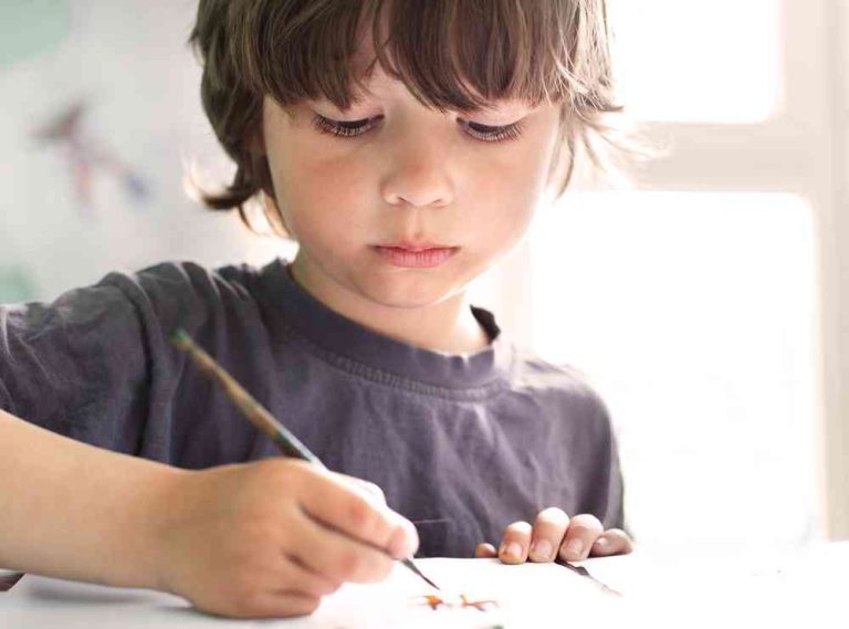 Alfabetização: como ensinar grafismo e caligrafia