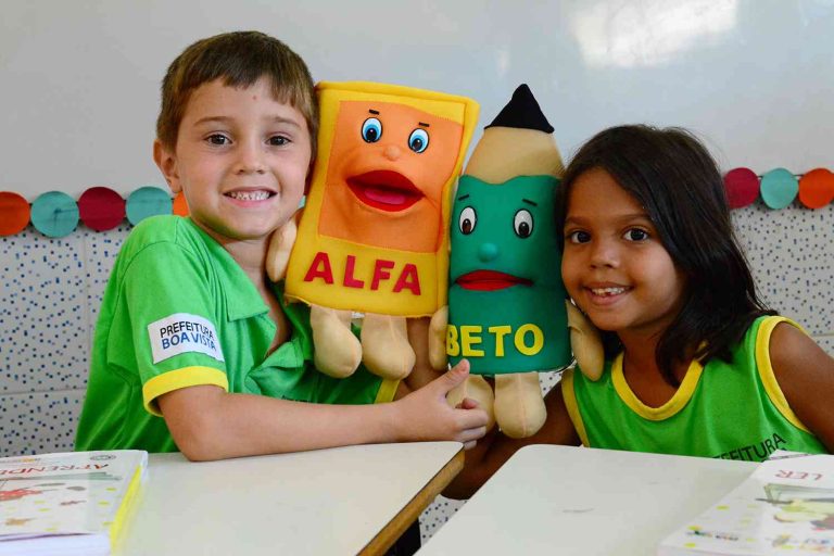Quatro instrumentos para ajudar na alfabetização de crianças