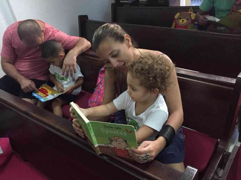 Leitura para bebês e crianças: um guia para pais e cuidadores