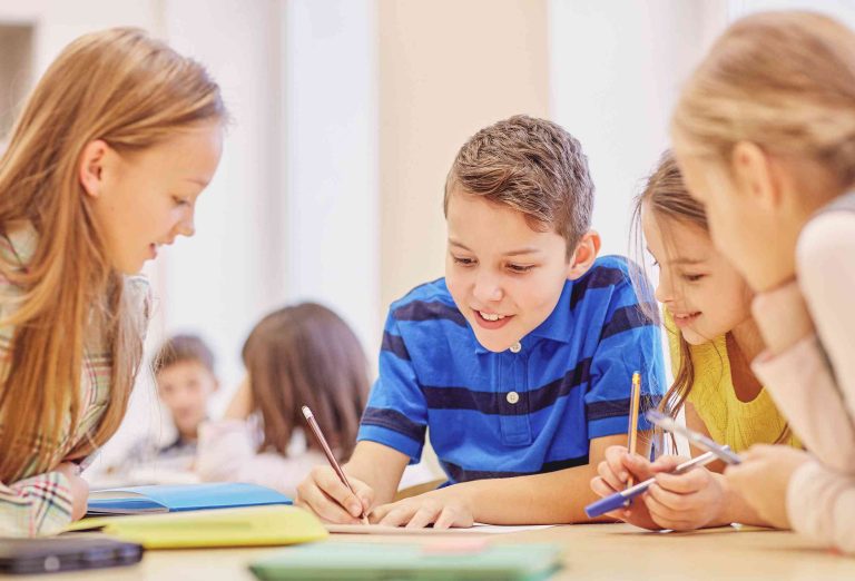 É possível transportar as virtudes da escola para o ensino à distância?