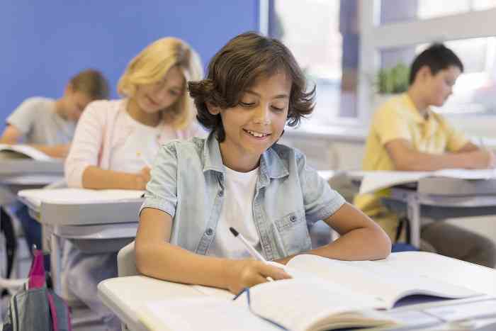 O que podemos aprender com o ensino on-line e híbrido para melhorar a escola?