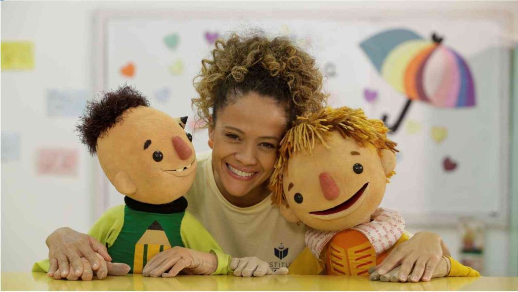 Apoio da Secretaria de Educação para Alunos do 1º Ano em Caculé (BA) no Programa Alfa e Beto na TV