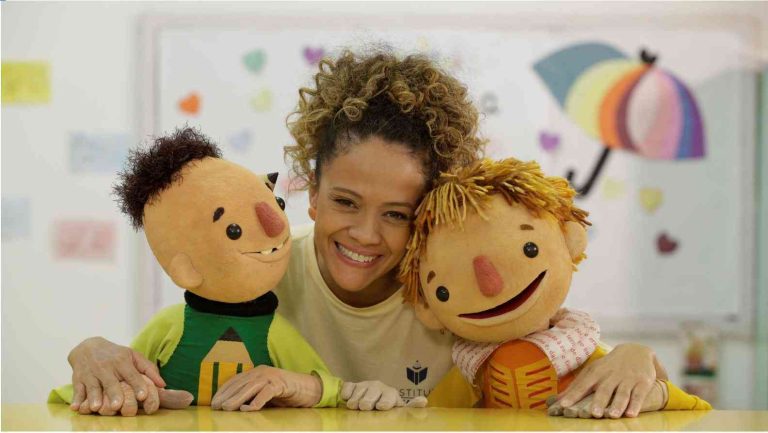 Apoio da Secretaria de Educação para Alunos do 1º Ano em Caculé (BA) no Programa Alfa e Beto na TV