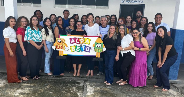 Professores em treinamento pelo Instituto Alfa e Beto.